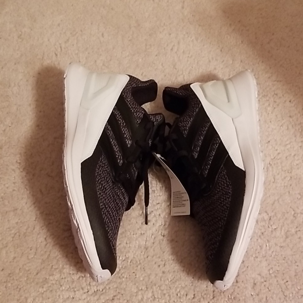 Adidas shoes - Picture 3 of 7